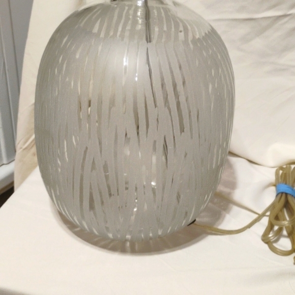 Onal glass lamp with frosted design/ shade holder - Picture 4 of 12
